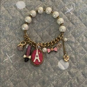Betsey Johnson Paris bracelet 💍 👠